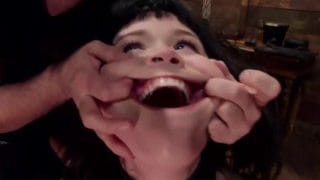 Enticing Tart Yhivi Works The Pole